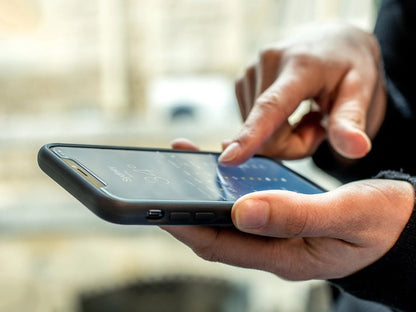 IPHONE SCREEN PROTECTOR