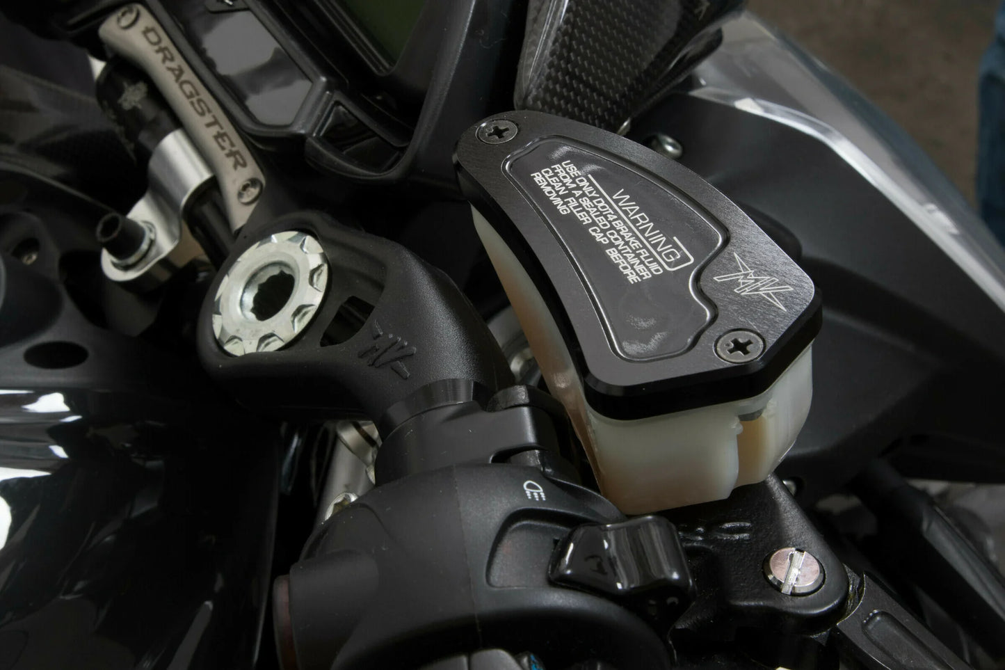 BRAKE FLUID RESERVOIR COVER