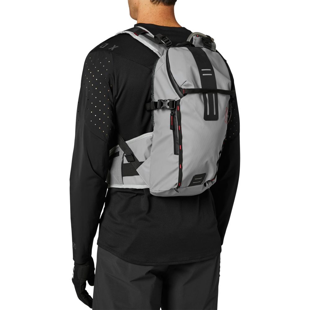 UTILITY HYDRATION PACK- MEDIUM
