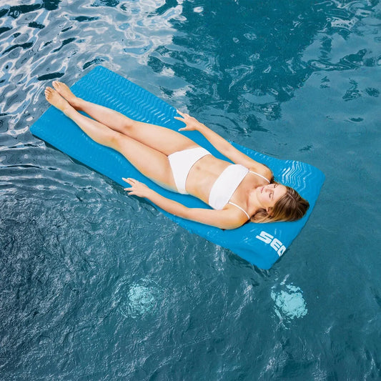 FLOATING LOUNGER